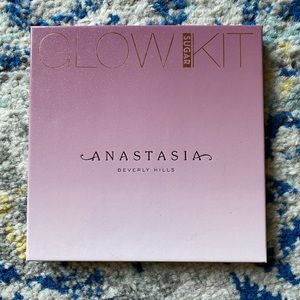 Anastasia Beverly Hills (ABH) Glow Kit Highlighter